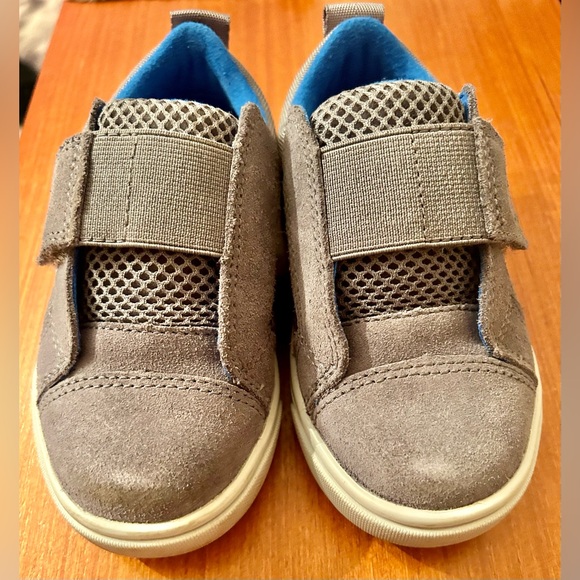 UGG Toddler Rennon Low Top Sneaker in Metal TODDLER SIZE 8 - Picture 11 of 13